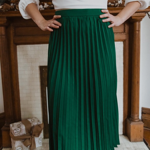 NWT Green Pleated Midi Skirt - Picture 5 of 16